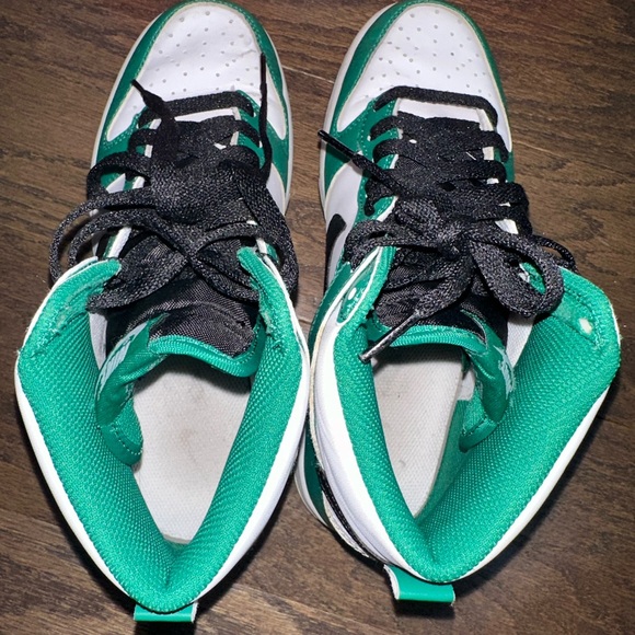 NIKE Dunk High Green White Sneakers w/ Box in Boys Size 5.5 - Picture 7 of 11